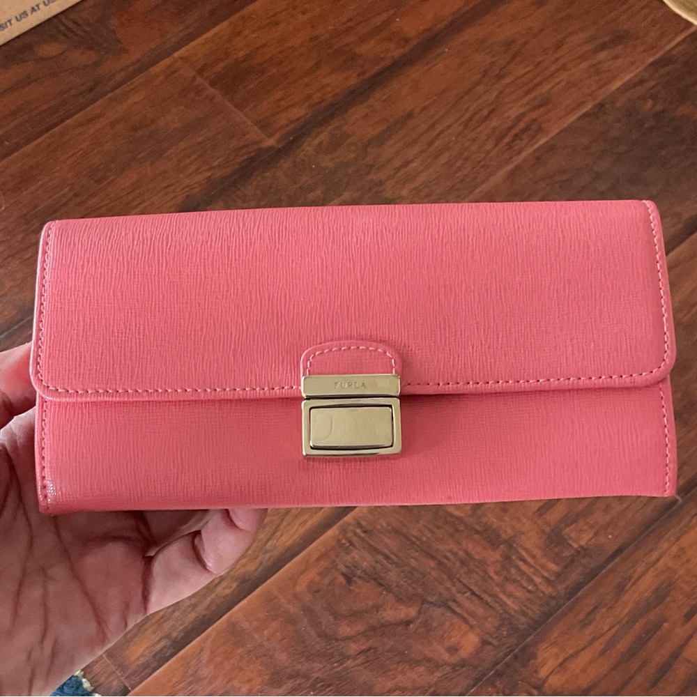 Furla Coral Saffiano leather Wallet (12 credicard compartments)